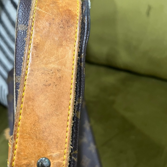 Authentic LOUIS VUITTON shoulder bag - Picture 8 of 16